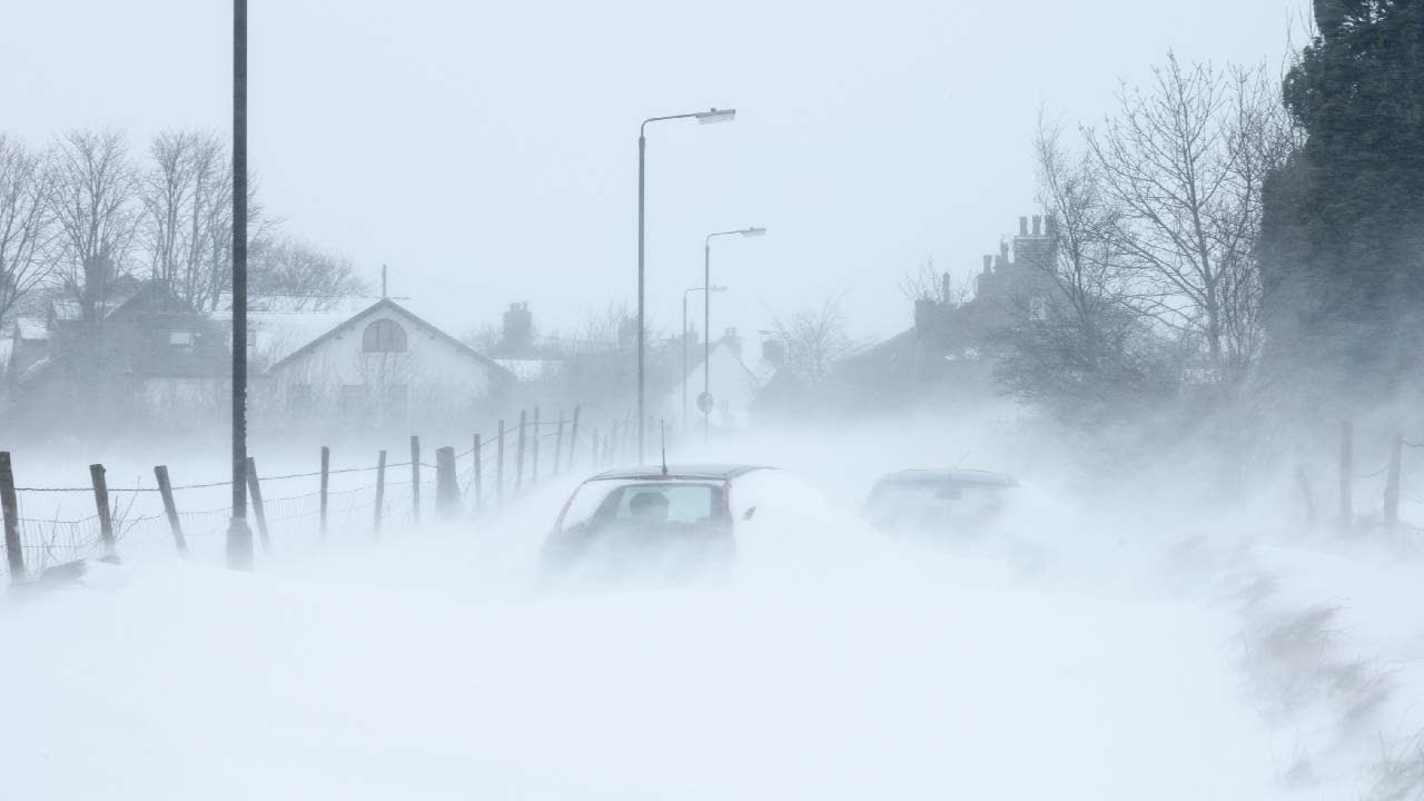 Снегопады замели Казахстан. Снег с дождем не прекращаются в Беларуси. Погода в СНГ