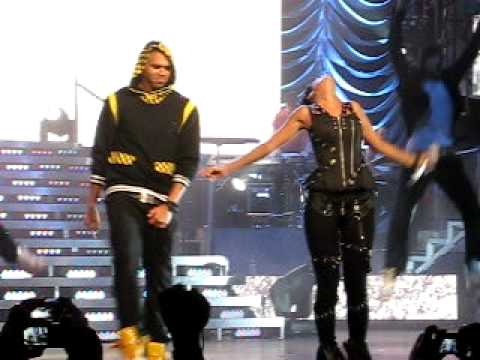 Rihanna & Chris Brown - Umbrella/Cinderella (Sydney Concert)