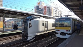 快速（E217系）の退避なしで市川駅をゆっくり通過する成田エクスプレス2号（E259系）