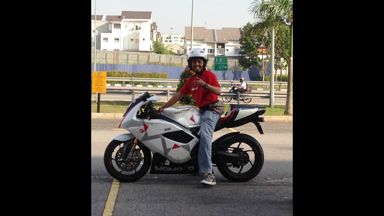 The first Foggy Petronas FP1 ridden by a ONE-LEGGED guy ...
