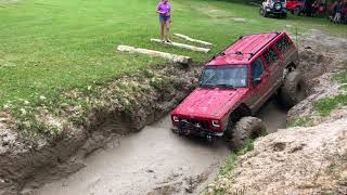 Xj on one ton axles broke down in mud hole recovery!