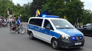 Sternfahrt 2024 Berlin Fahrrad ADFC Sternfahrt  Polizei begleitet Teilnehmer 02 06 2024