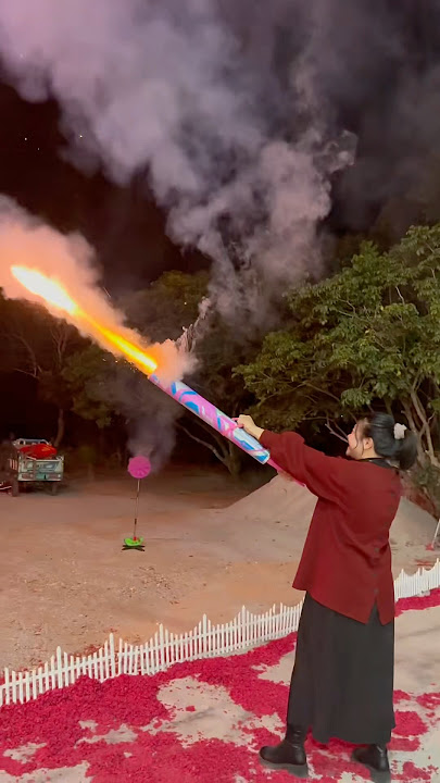 Lighting up a Gatling firework 🎆, so exciting! 🥳#fireworks #烟花 #中国新年 #chinesenewyear