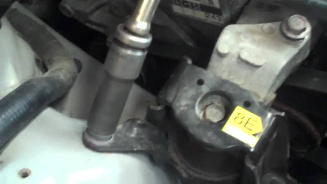 Снятие водяного насоса Toyota Corolla 1.4 VVTI Снятие водяного насоса Toyota Corolla 1.4 VVTI
