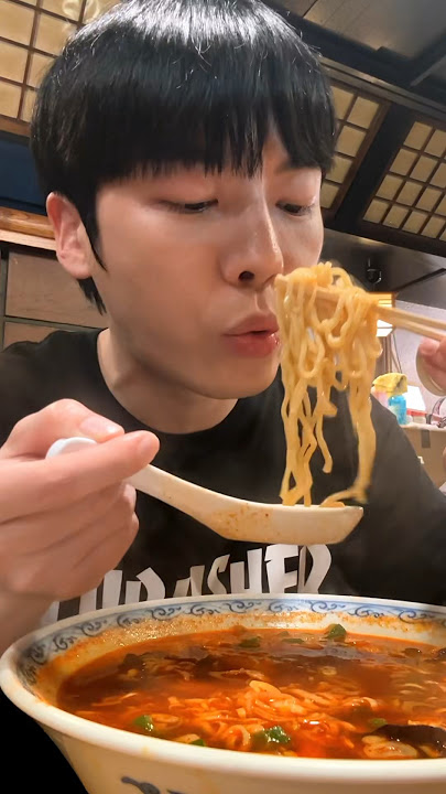 Spicy ramen mukbang