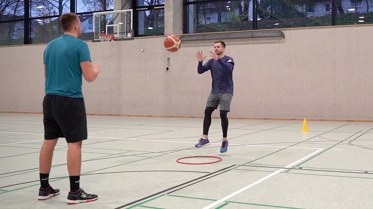 Basketball Sternschritt nach Ballaufnahme aus dem Laufen (1) YouTube