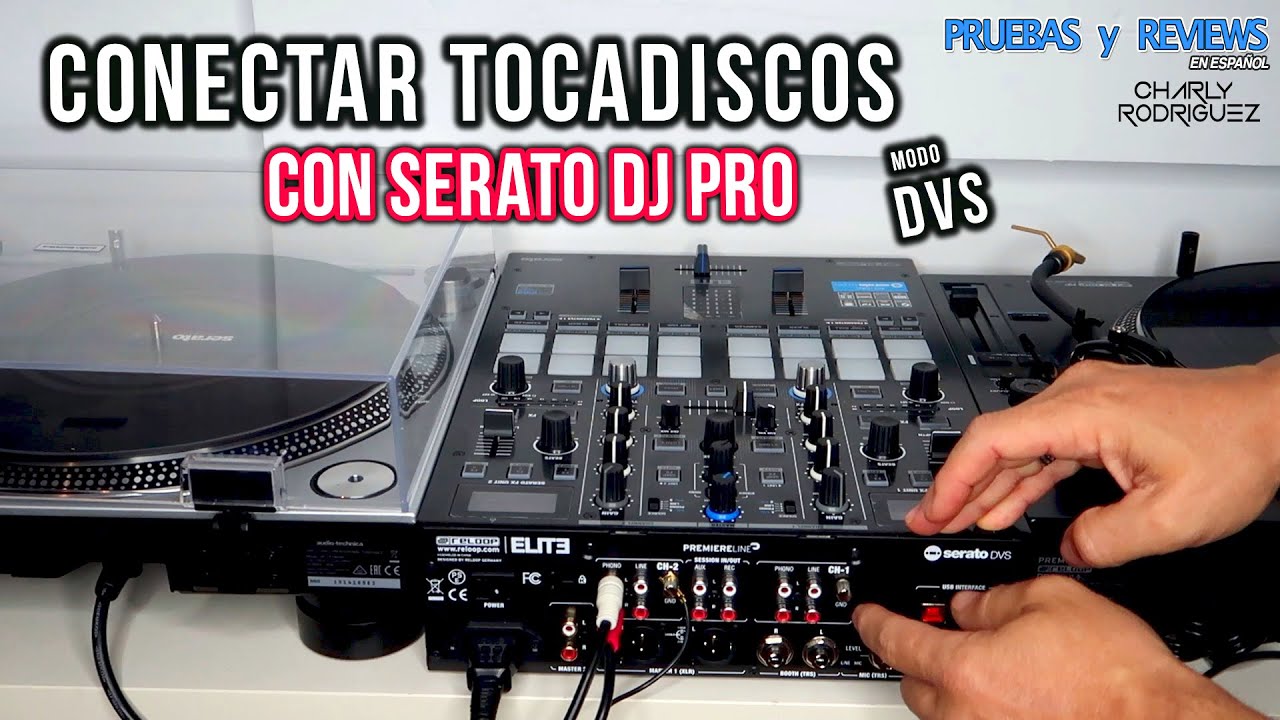 Mesa de mezclas profesional dj mezclador en una discoteca