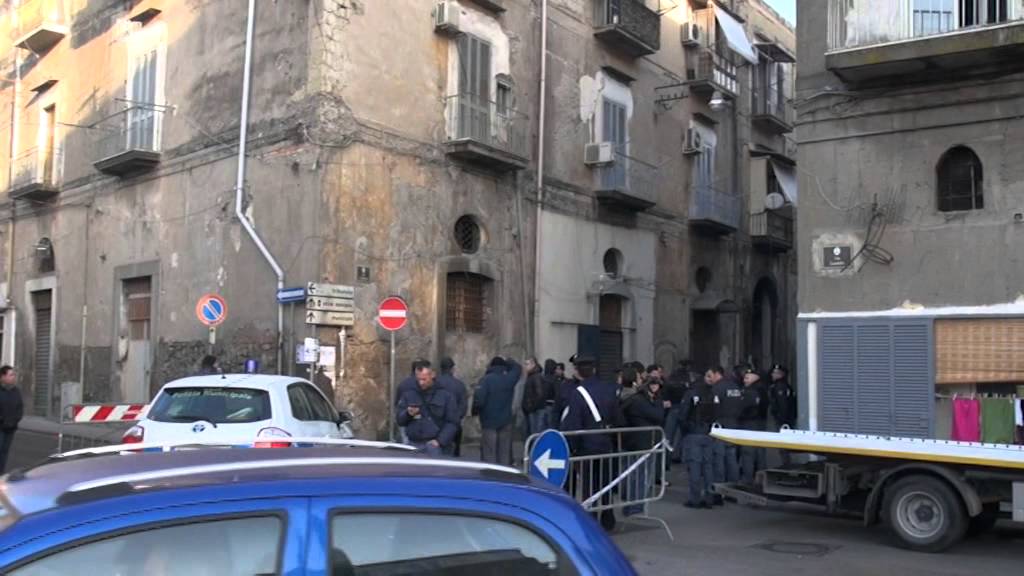 Torre Annunziata (NA) - Sgomberato Palazzo Fienga, fortino del clan Gionta (15.01.15)