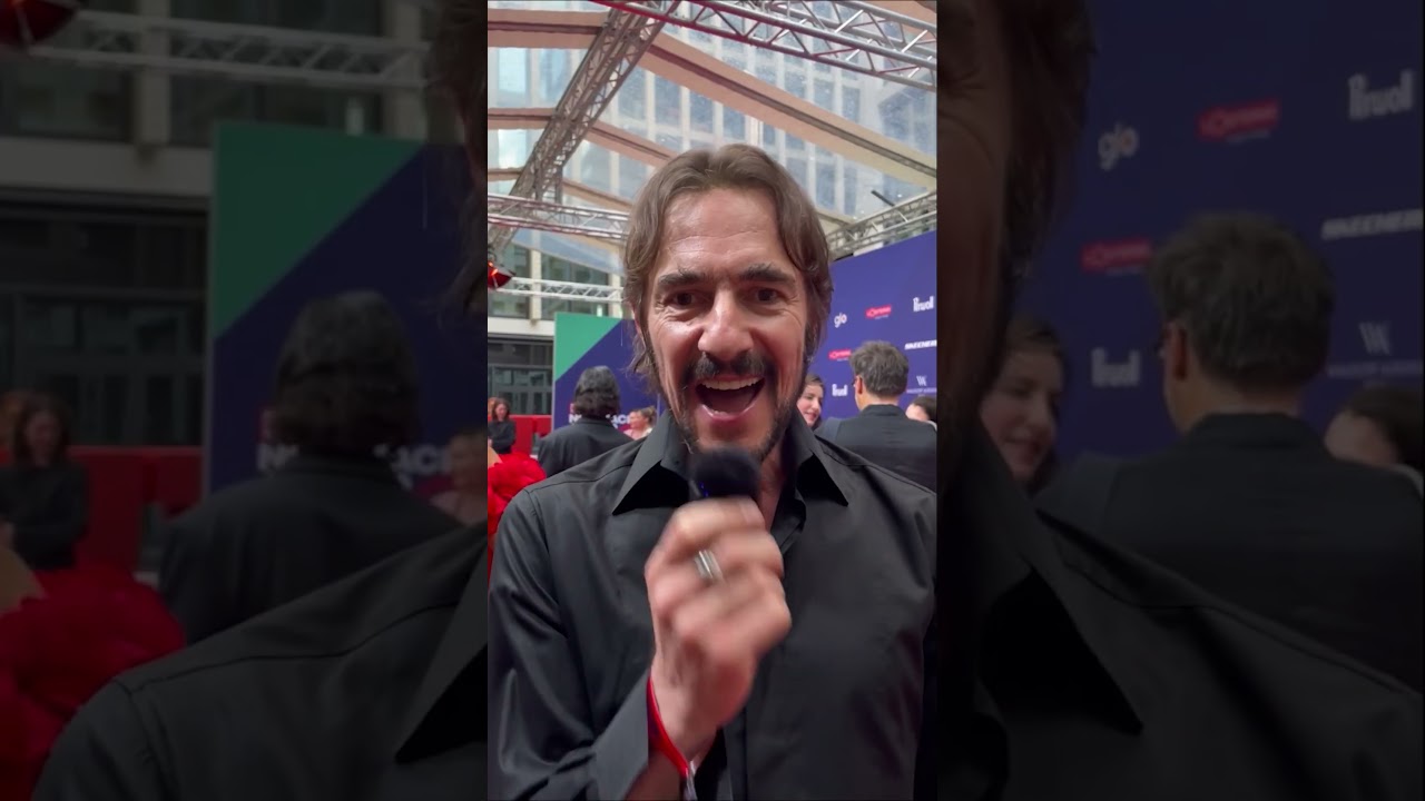 Fashion-Profis verraten auf der Berliner Fashion Week, wie sie langweilige Outfits aufpeppen 😎