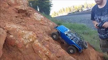 Axial SCX10 hill climb
