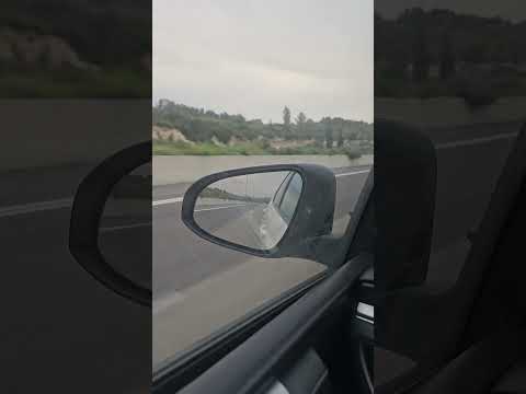 بالقناني يا زارعين الورد