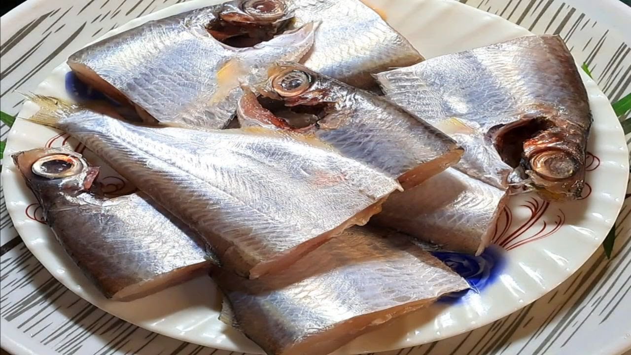 Dhela Fesha Fish Curry | Traditional Bengali Light Fish Jhol Recipe