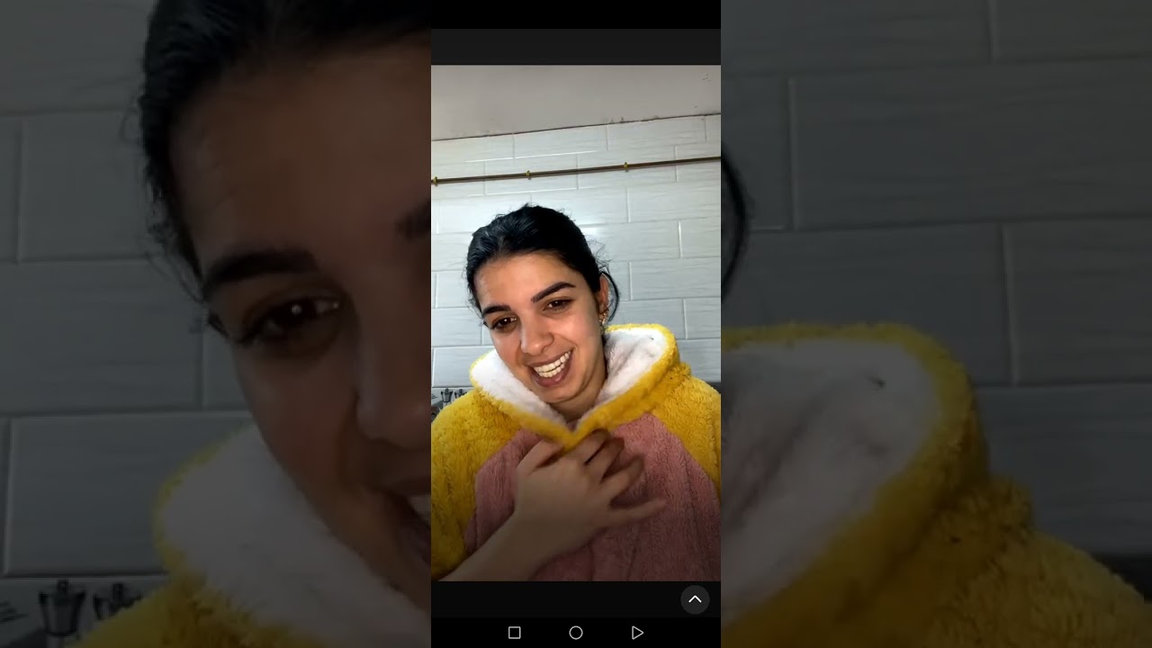 أنا و ماما فالكوزينة❤️راهي حالفا تكشفني قدامكم🥹سر لي غادي نخبركم بيه💔🥱فجأني راجلي