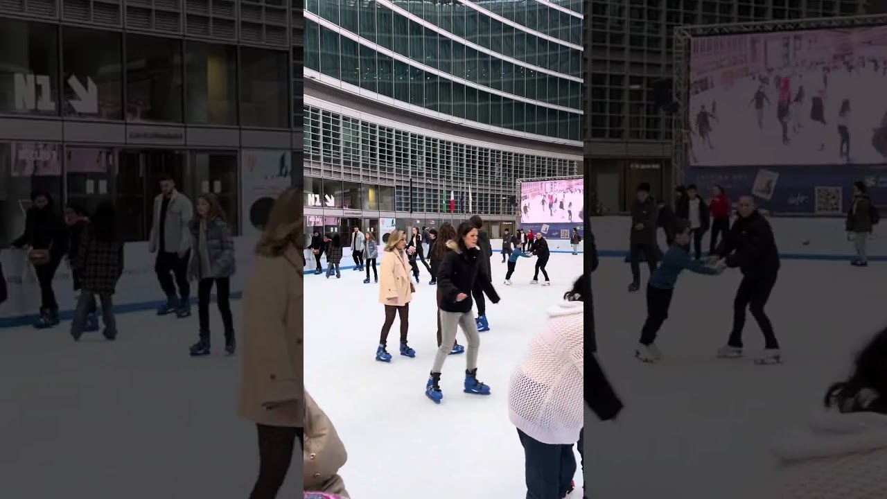 Pattinare sul ghiaccio a Palazzo Lombardia (Milano)