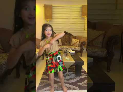 عامل نفسي مش داري Short Shorts 