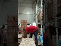 Rebatendo palete. #clt #auxiliar #logistica #depósito