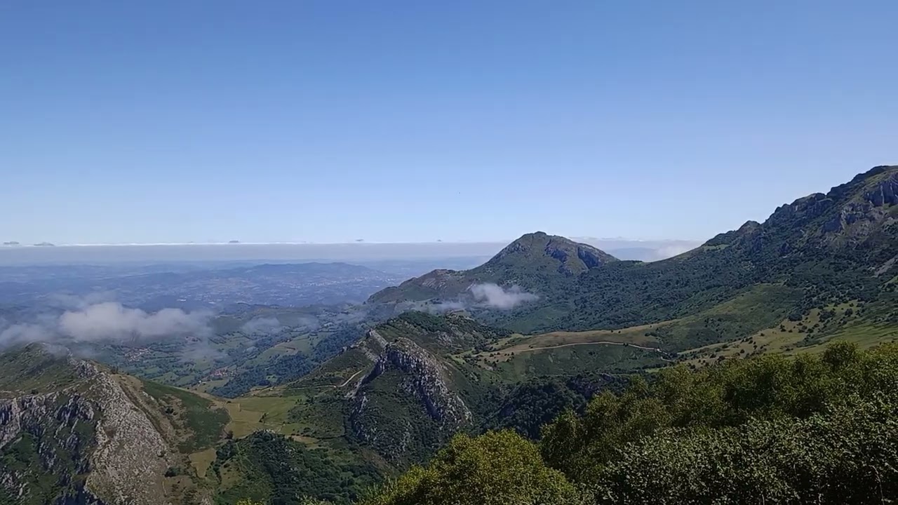 Pueblo de Tene-Pico Irúa Naval. Quirós (Asturias)