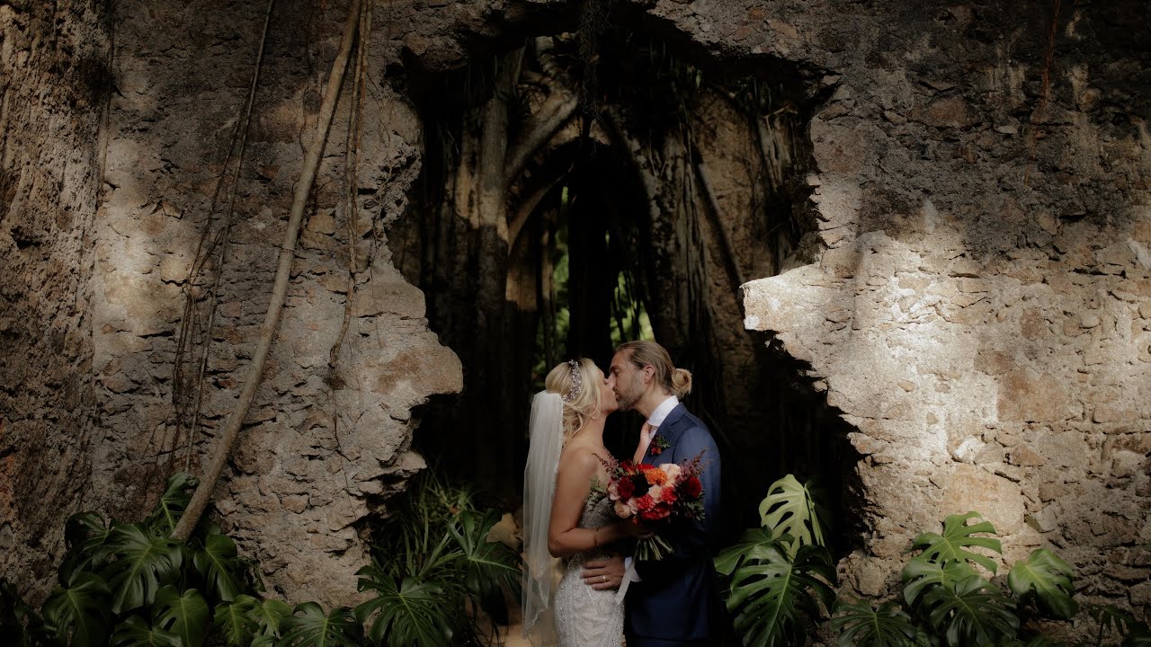 Elopement in Palácio de Monserrate, Sintra, Portugal