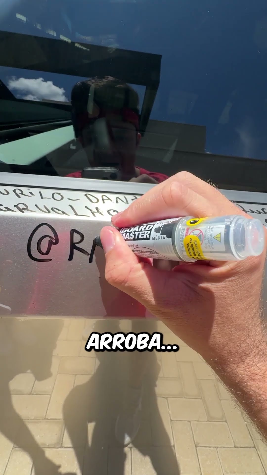 ESCREVI O ARROBA DOS MEUS INSCRITOS NO CYBERTRUCK! #shorts