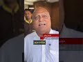 د قبرونو تر څنګ خوړنځای، چې ګڼ مشتریان لري