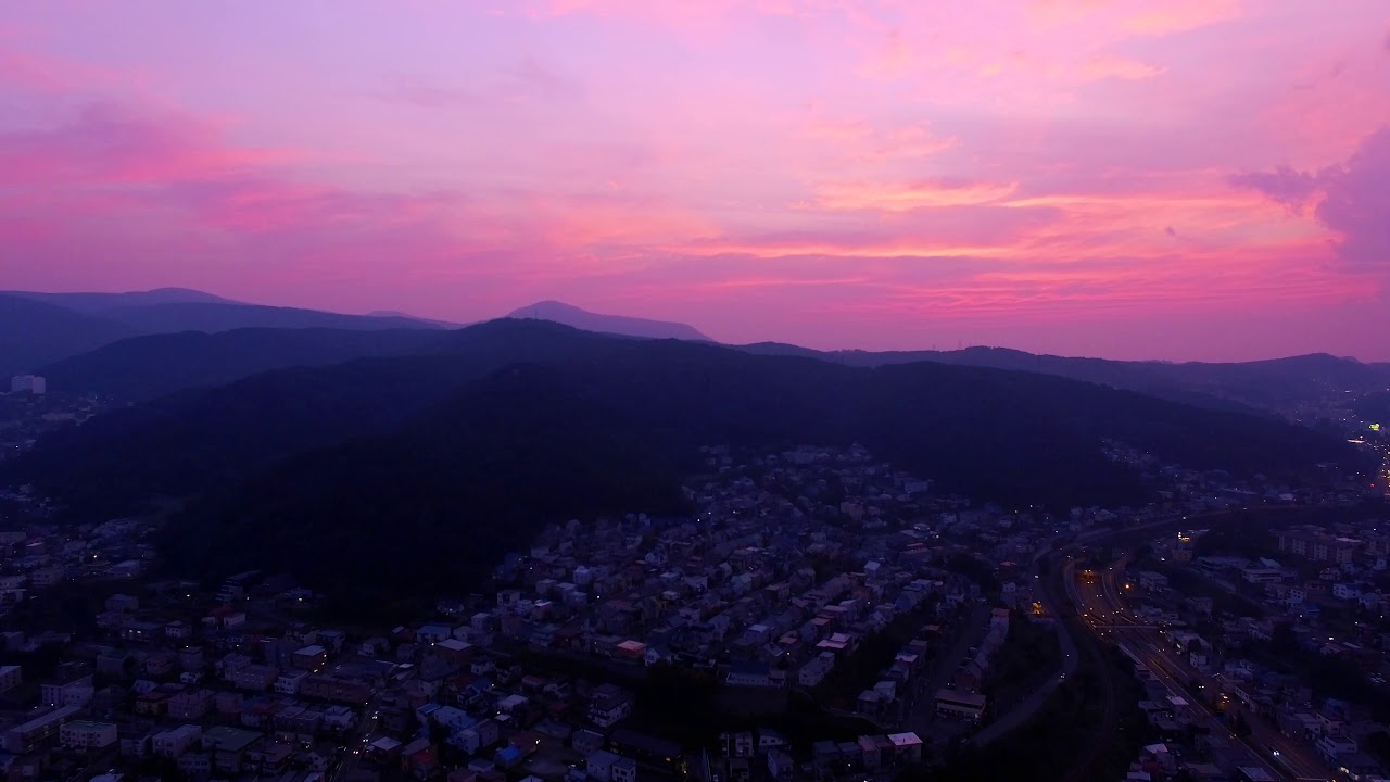 夕焼けでピンク色に染まる小樽の街並み Youtube