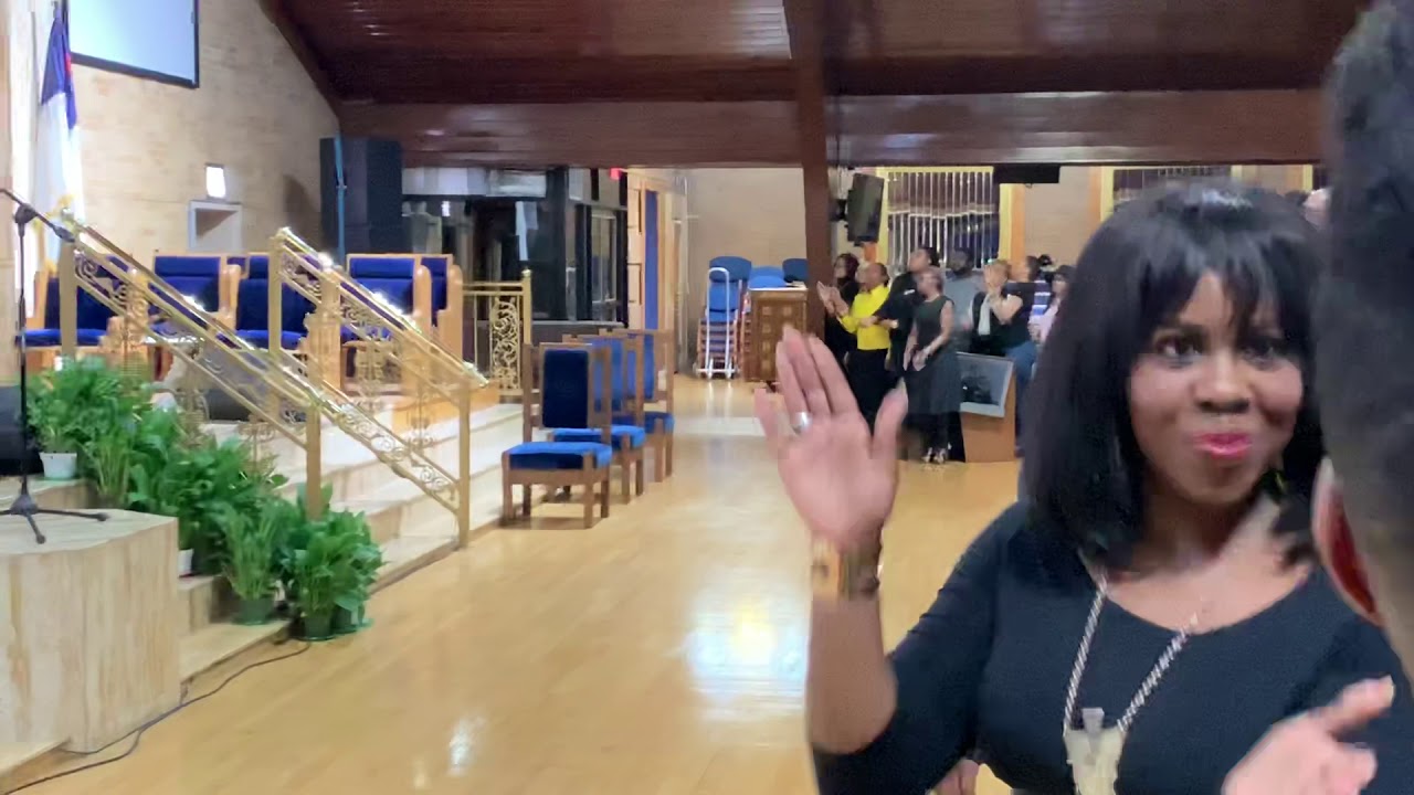 Bishop Eric Figueroa Birthday Concert : Xavier Wade leads Praise & Worship