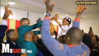 Icecekere mukobwa by Angelique Uwimana kimisagara umugeni n'numusore barateruye barababyinish mubicu