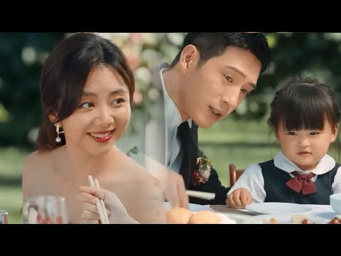 井柏然谭松韵婚礼上带着自己的女儿一起出席，看起来非常幸福~ #归路 #roadhome