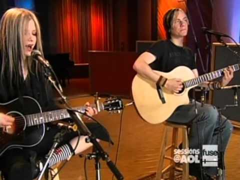 Avril Lavigne - Nobody's Home @ AOL Sessions 12/04/2004