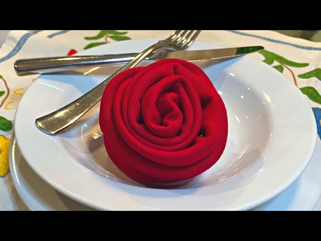 How to Fold Cloth Napkins Into Roses - Cali Girl In A Southern World