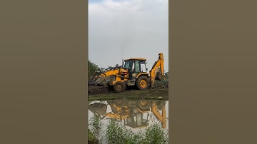 jcb operator #shortsfeed #trending #tractor #farming #jcb3dx #jcb #instagram