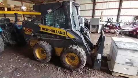 How to change the bucket on a New Holland 175L