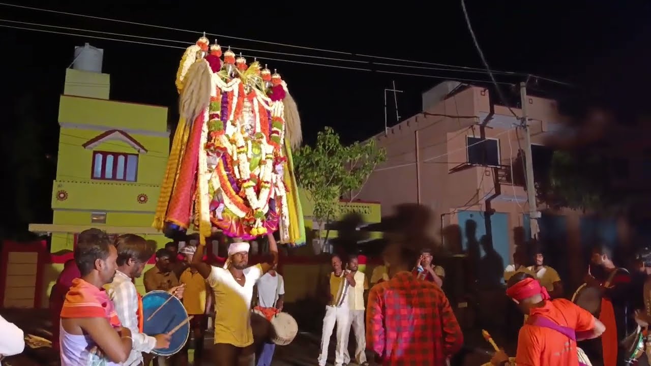 Sri Halevuramma Devi Pooje Kunitha Channapatna  sri  huliyuramma  devi  pooje  kunitha