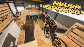 RIESEN AIRBAG-SPRUNG in der Neuen Halle! PROJEKT INDOOR BIKEPARK Ep. 8