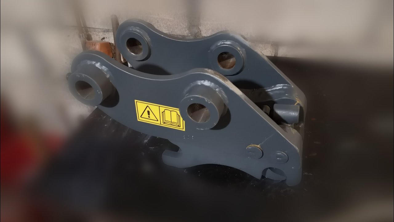 Installing custom made quick coupler on Yanmar VIO 301 YouTube
