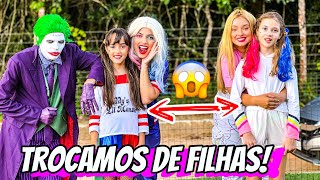 A BELINHA VIROU FILHA DA ARLEQUINA E DO CORINGA E A JORKINHA FILHA DA LUA - TROCAMOS DE FAMÍLIA