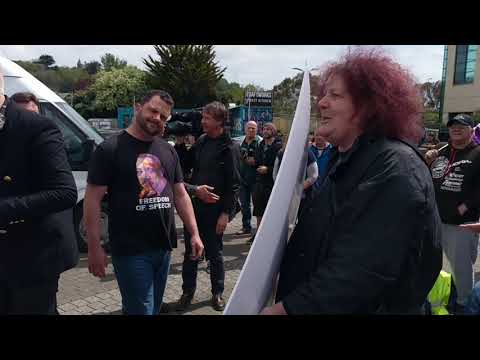 camera iphone 8 plus apk Sargon of Akkad and Milo Yiannopoulos in Truro, 10-05-19