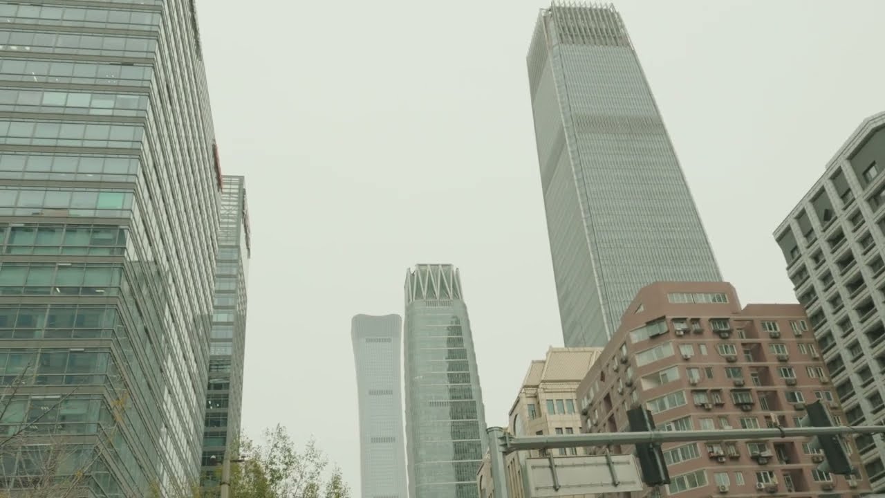 Late Autumn Beijing City Walk: Guanghua SOHO to Guomao | Capturing the Golden Hour in the CBD