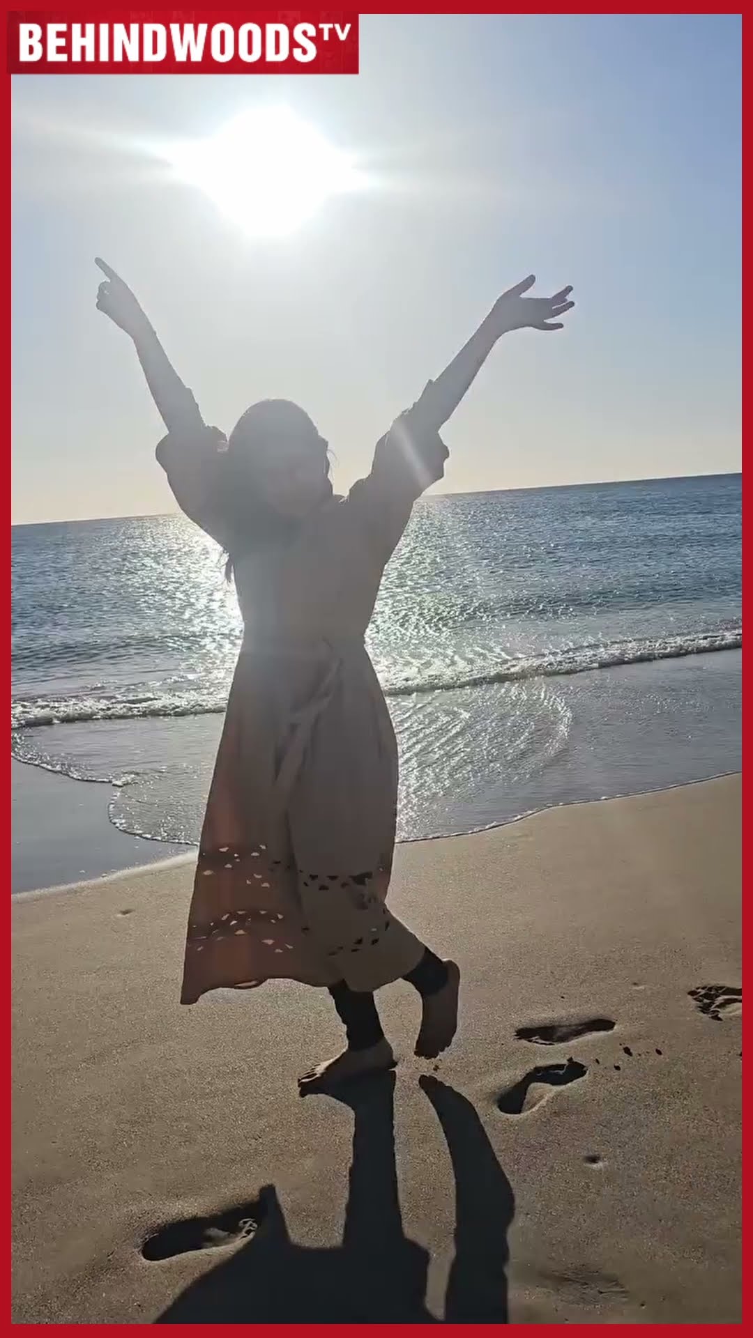 Alya Manasa ? 'Stylish Girl Look-ல  துபாய் Beach-ல் Walk பண்ண Alya ..'?