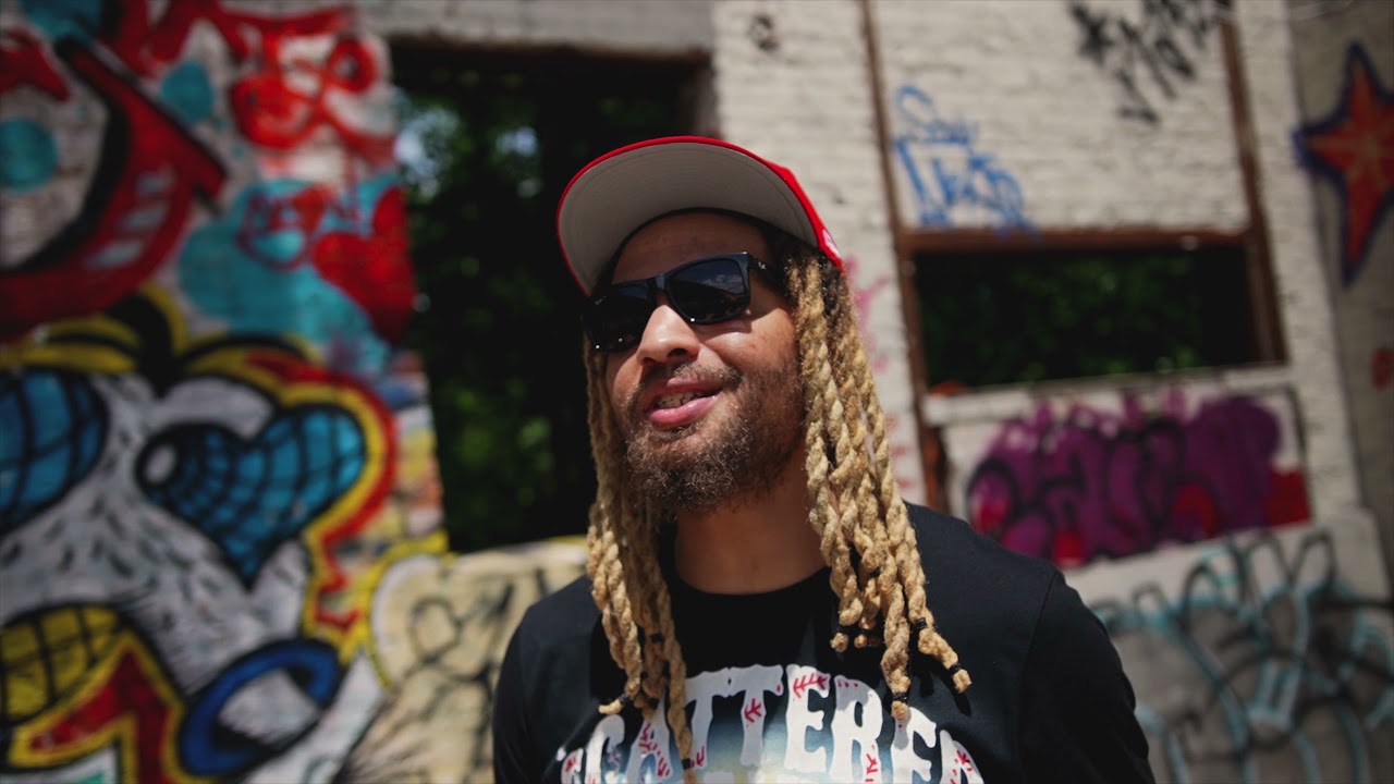 Guarda Figgadelli - "Sidelines" (Official Music Video) | Shot By: Rare Xano su YouTube Guarda Figgadelli - "Sidelines" (Official Music Video) | Shot By: Rare Xano su YouTube