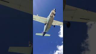 Prop Plane&#39;s Jaw-Dropping Pass Over St. Maarten Beach