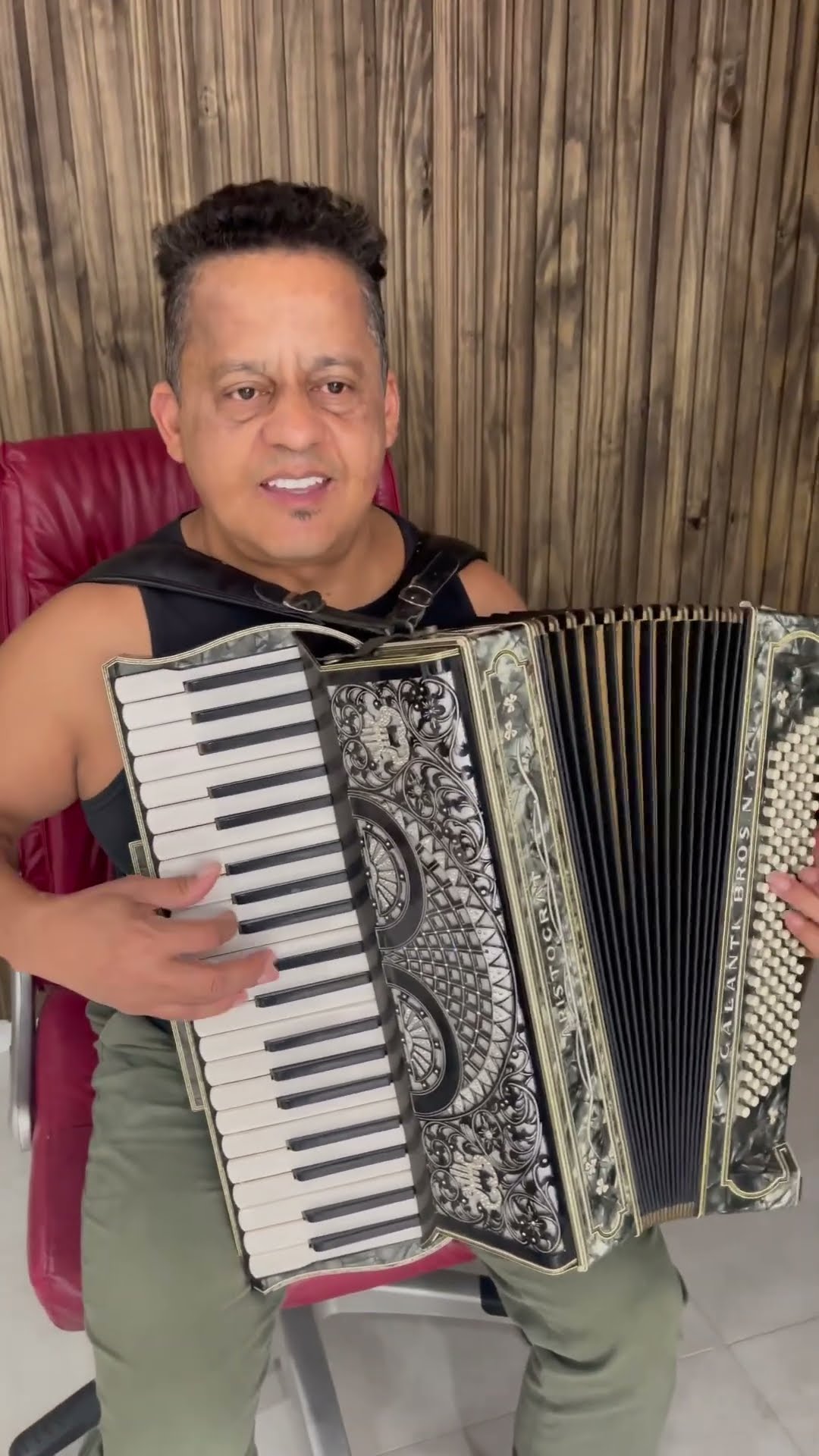 Acordeon incrível apenas 9 mil reais WhatsApp 48988322488