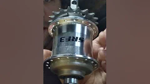 testing Sturmey-Archer 3-speed hub before wheelbuild