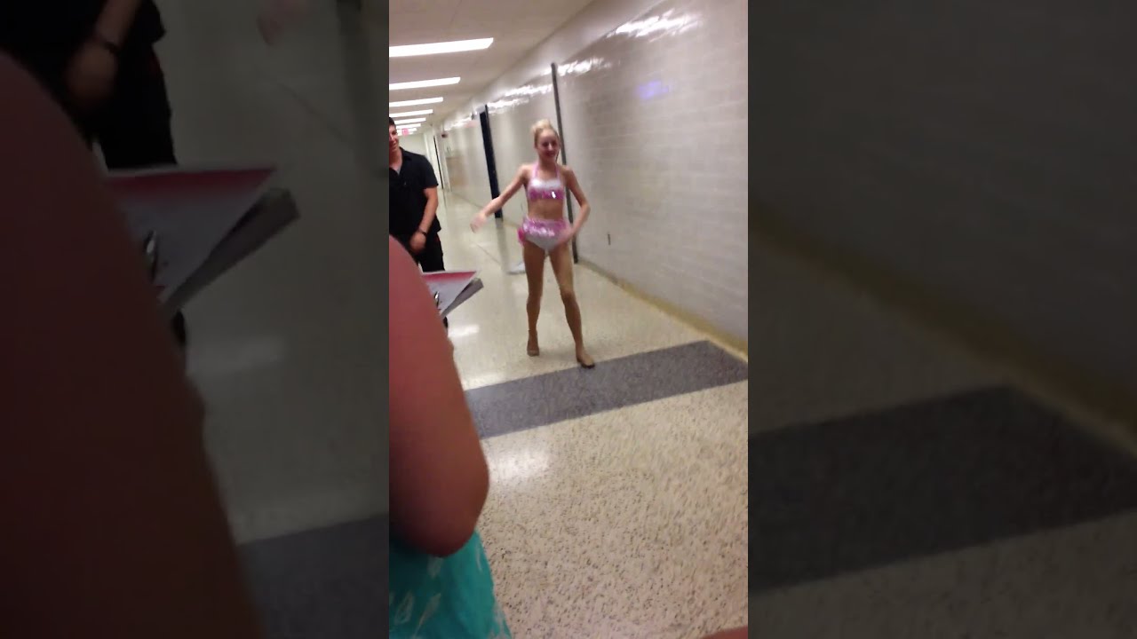 Chloe Lukasiak Interacting With Fans At ALDC Showcase In 2013