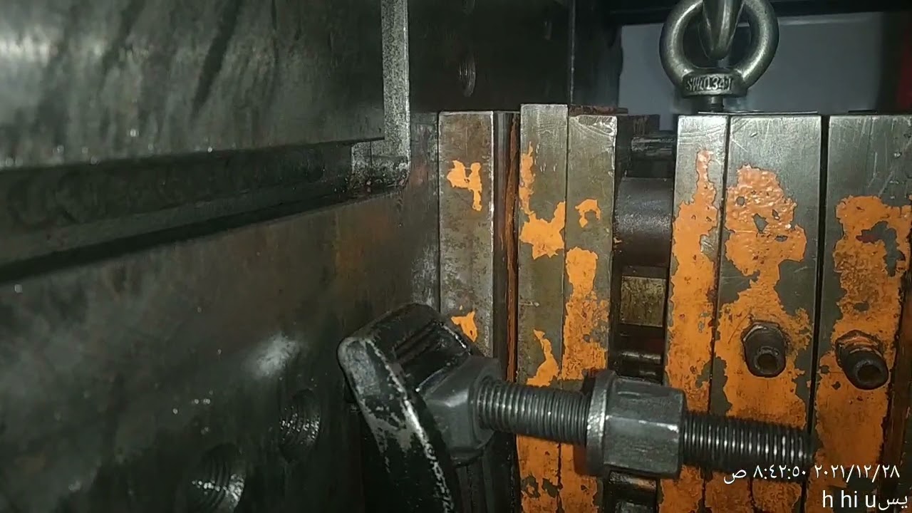 تثبيت القالب داخل الماكينة(1) Mold installation inside the machine(1)