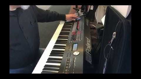 Checking Out The Roland RD-2000 Digital Keyboard