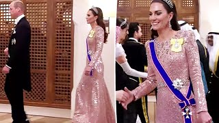 PRINCESS CATHERINE STUNNING IN PINK SEQUIN GOWN AND LOVER'S KNOT TIARA FOR JORDAN WEDDING BANQUET