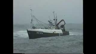 COURIER BF 575 enters Fraserburgh Harbour in stormy seas !!