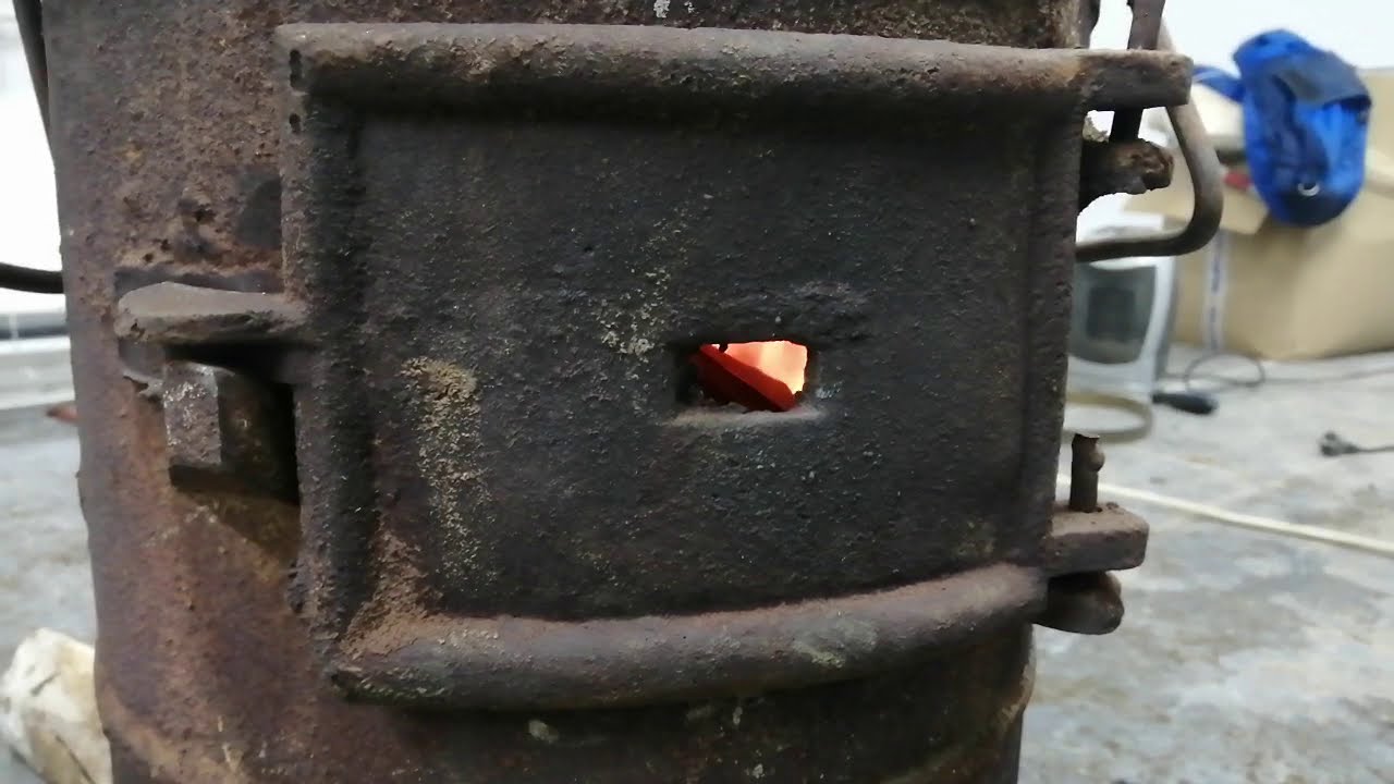 Как согреть гараж. Батареи в гараже отопление. Отопление в гараже своими. Печь капельница на солярке. Жидкостное отопление гаража.