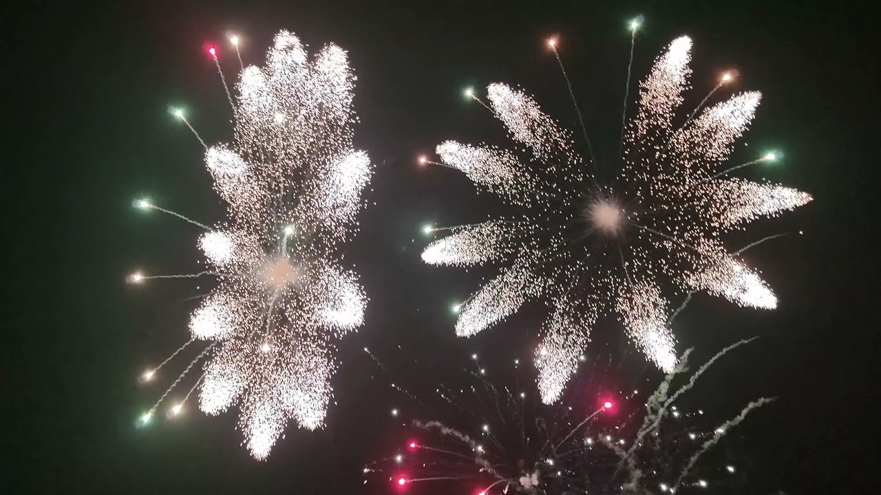 Silvestrovský ohňostroj Dvory nad Žitavou 2022